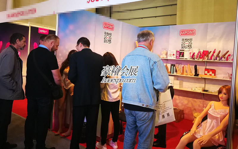实体娃娃等成人用品在莫斯科展展出